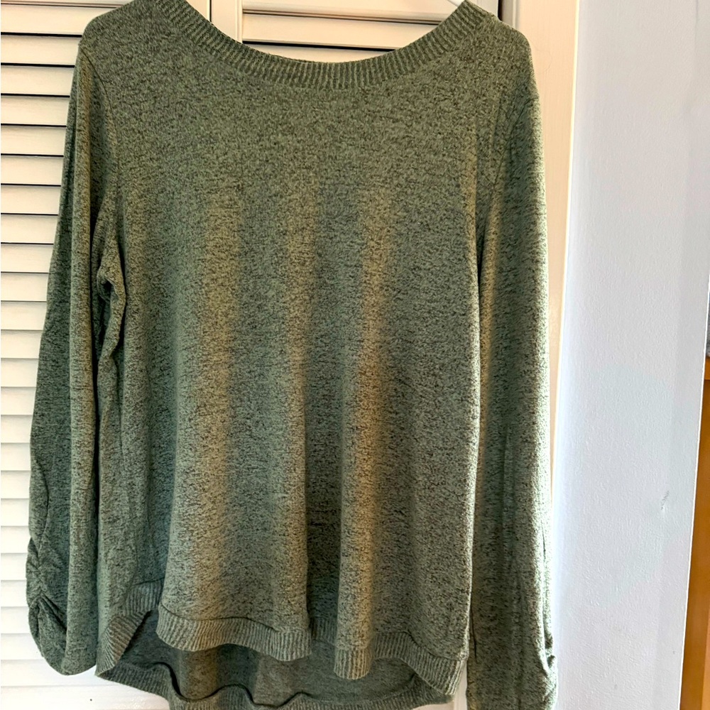 Fortune & Ivy top, size L. Green and black speckled, very soft.